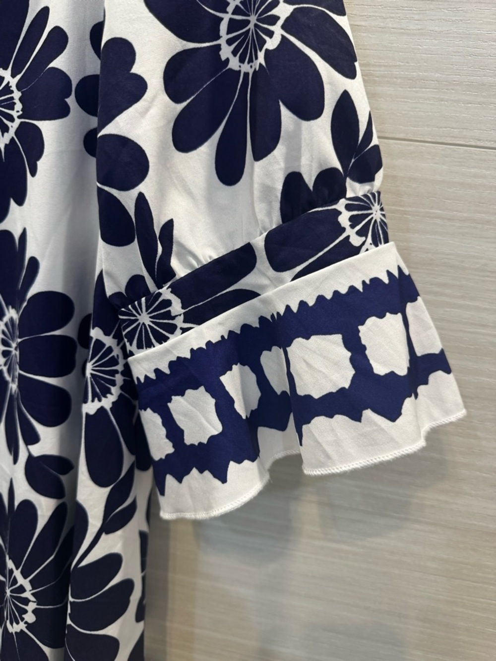 Navy and White Floral Print Dress 3/4 Sleeves size Large - Picture 4 of 6
